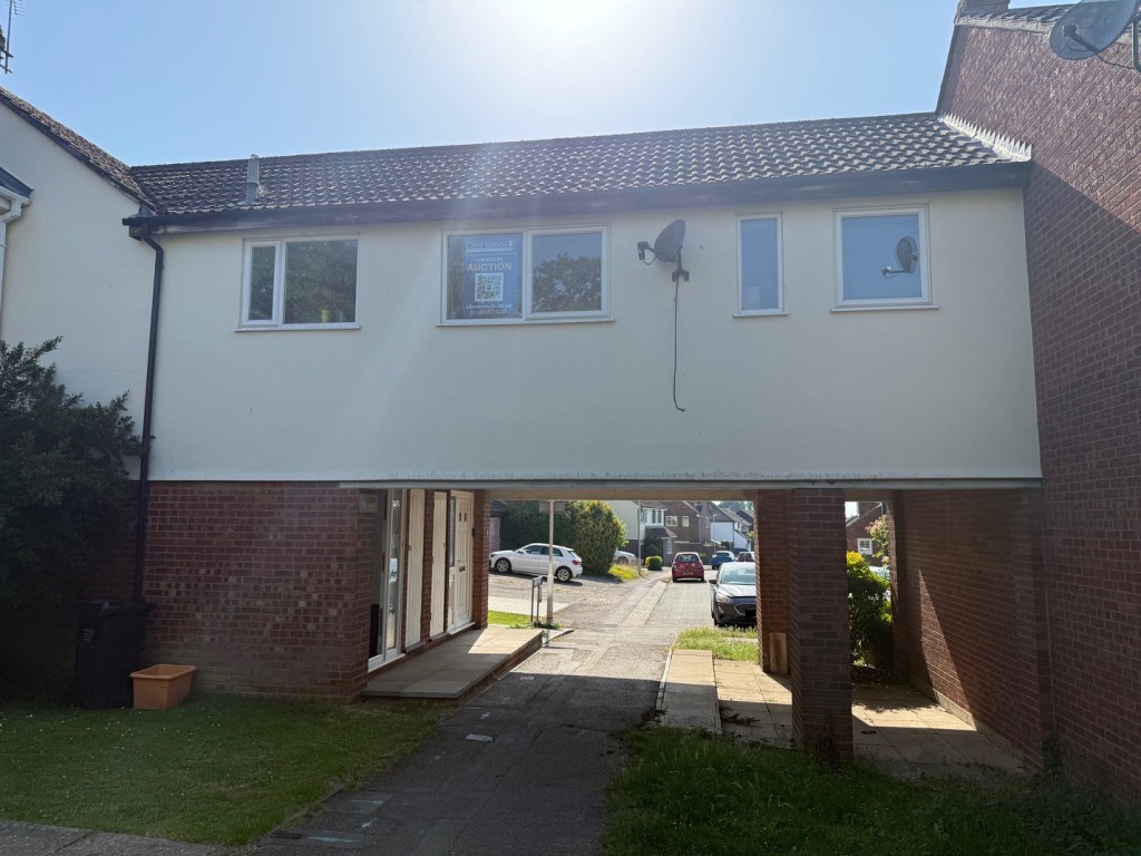 Lot: 159 - MAISONETTE FOR IMPROVEMENT - Rear aspect of property from walkway